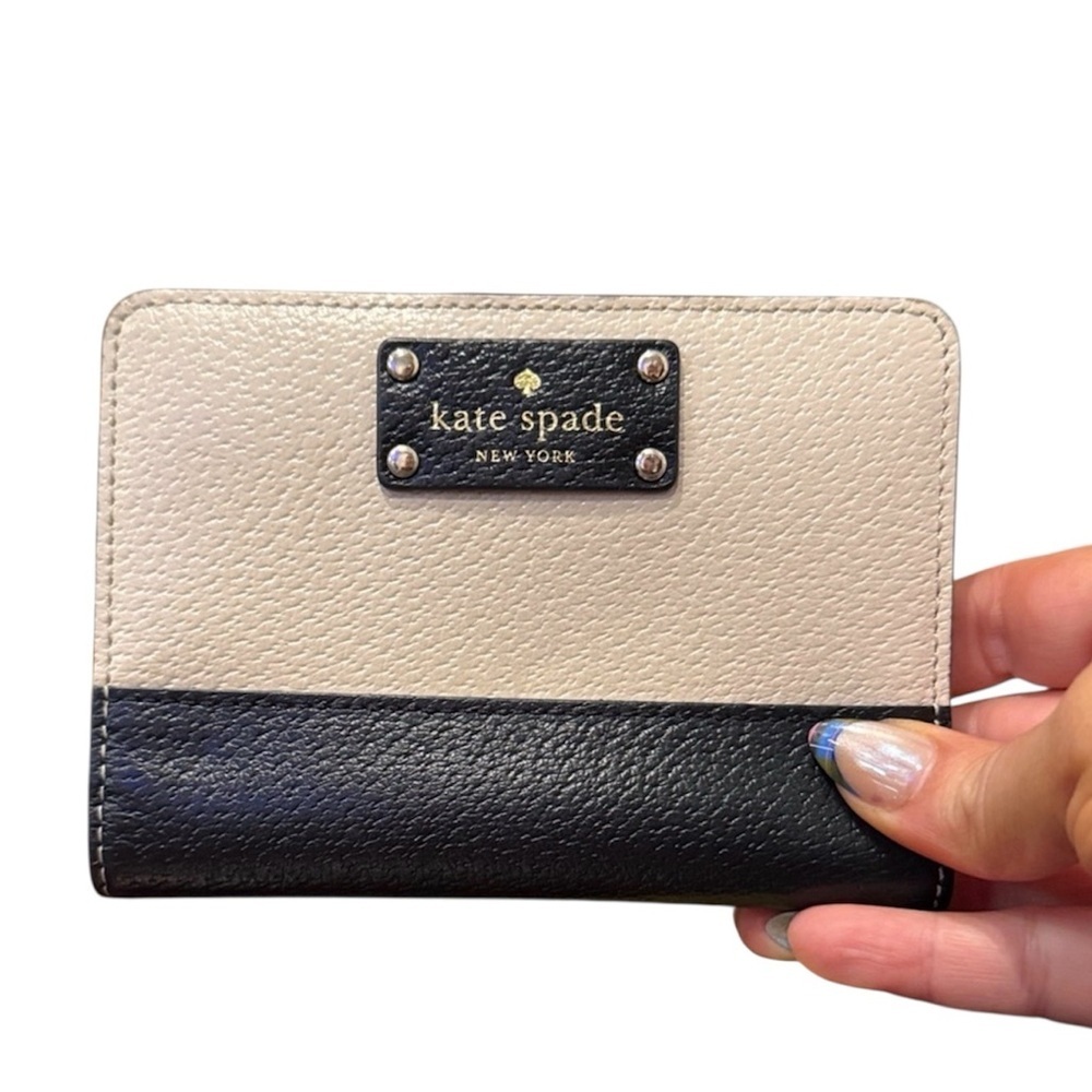 Kate Spade Two-Tone Black and Cream Wallet designer card holder coin purse